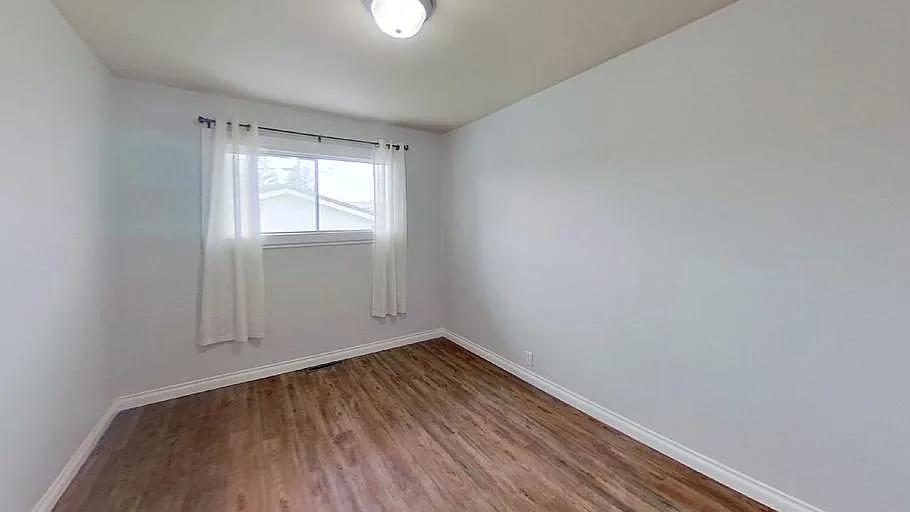 3 bed, 1.0 bath, $2,100 — Photo 4