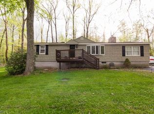 903 Crandon Lake Dr W, Newton, NJ 07860