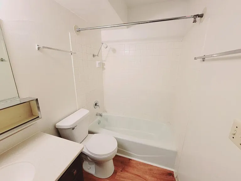 1212 D St #5 — Photo 9