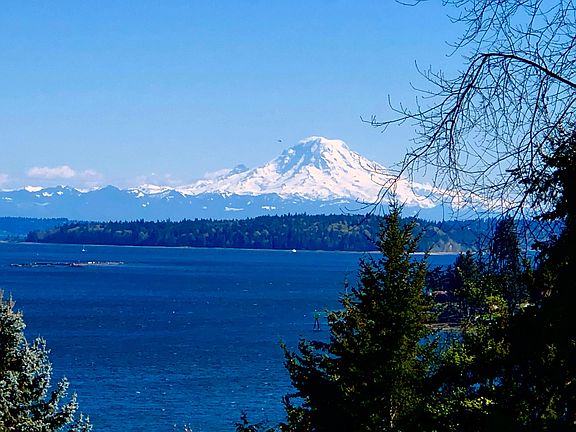 Outdoor view: The driveway area in front of the cottage offers breathtaking views of Mt. Rainier, the Cascades, Rich Passage, and Blake Island.