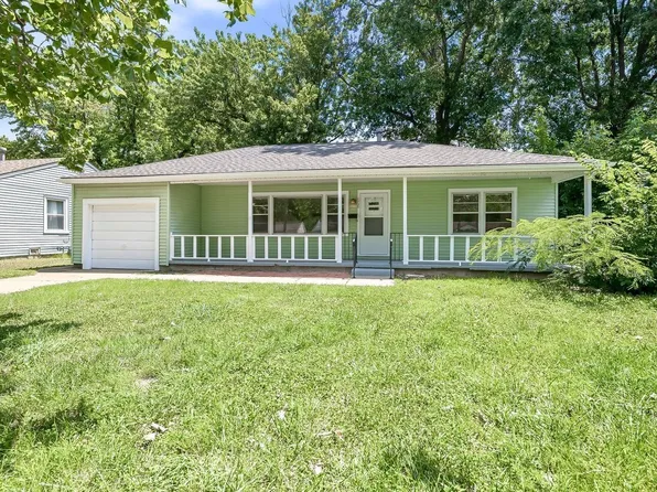 1720 S Roanoke Dr, Wichita, KS 67218