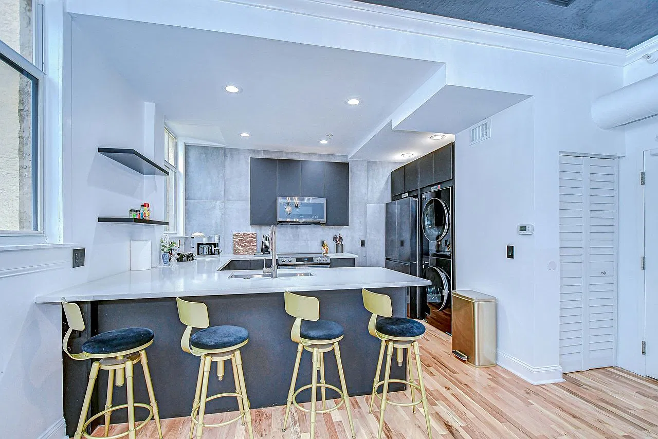 2 bed, 1072 sqft, $3,200 — Photo 2