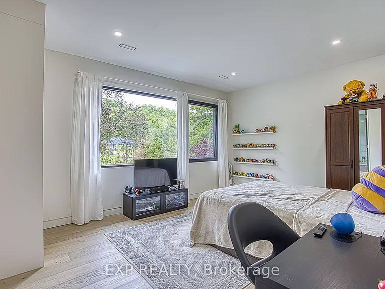 352 Main St W — Photo 30