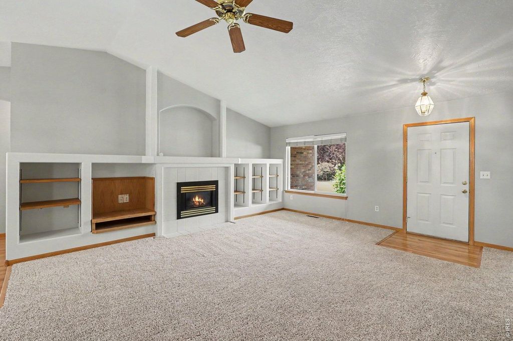 585 Radiant Dr