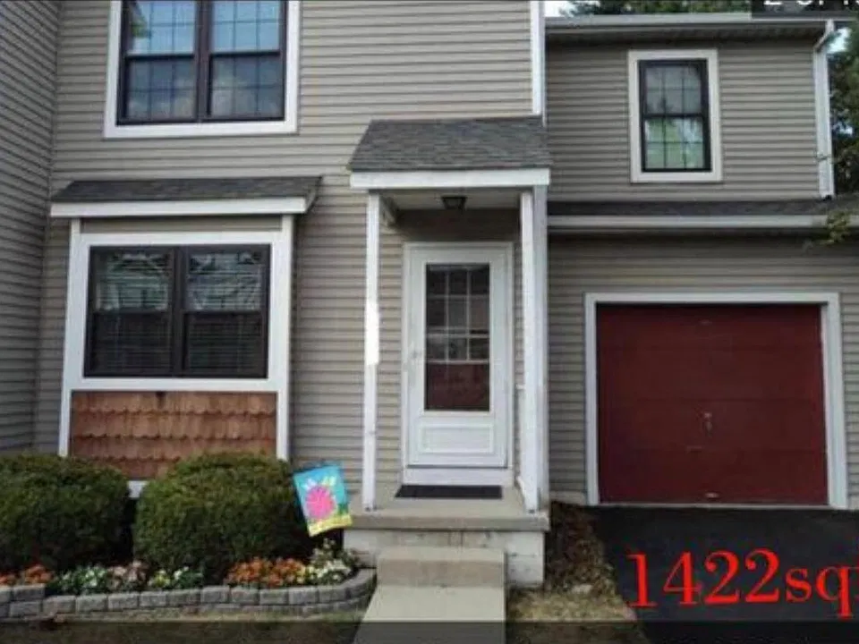 1010 Syracuse Ln