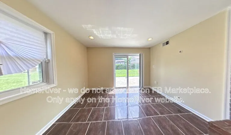 308 Pemberton St — Photo 12