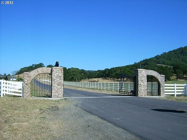 1st image of 585 Pegasus Ln #2