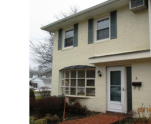 2nd image of 6 Meadowlawn Dr Unit 4