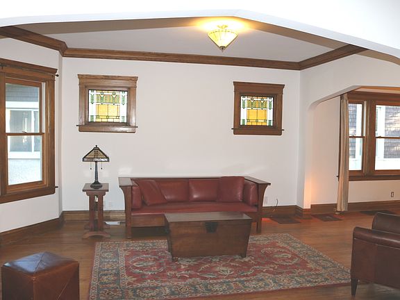 2nd image of 537 S Lombard Ave