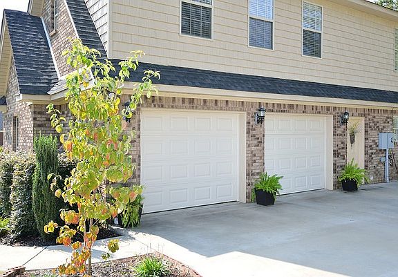 3rd image of 289 Deer Creek Dr