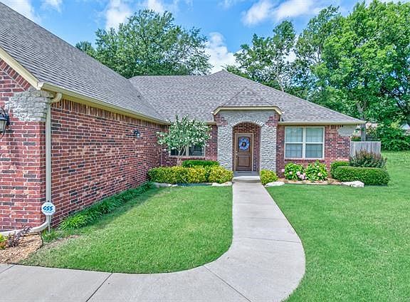 Full brick home with rock accents! Full guttering, privacy fence and walkway to the front door! Beautiful hydrangea bushes among easily maintained landscaping!