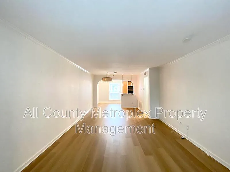 2 bed, 1.5 bath, 972 sqft, $1,895 — Photo 3