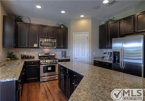 5th image of 73 Hamlet Dr