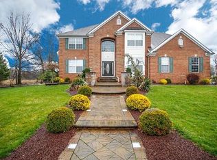 2 Goldfinch Ct, Piscataway, NJ 08854