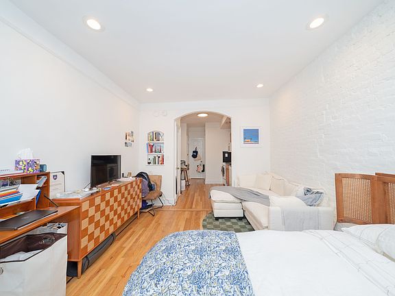 4th image of 344 W 17th St #B1