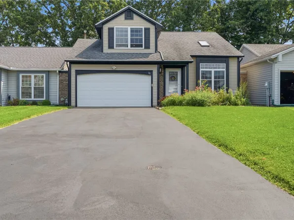 28 Atwood Dr, Rochester, NY 14606