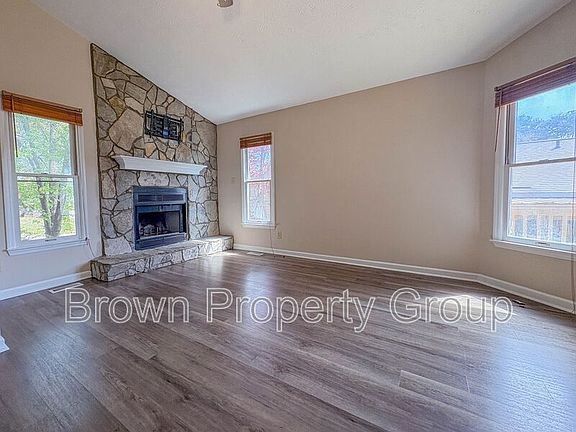 3rd image of 565 Andover Rd