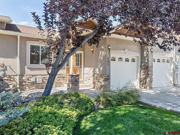 263 Crossroads Cir — Photo 1