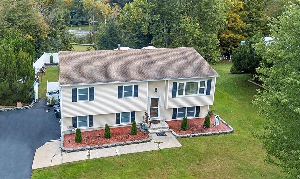1st image of 5 Oxford Ln