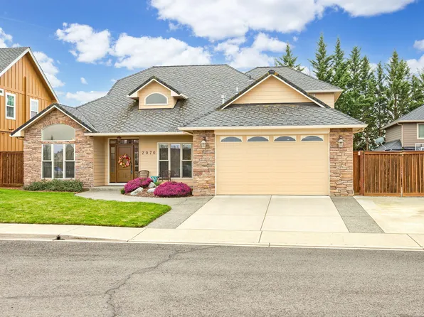 2070 Bluegrass Dr, Central Pt, OR 97502