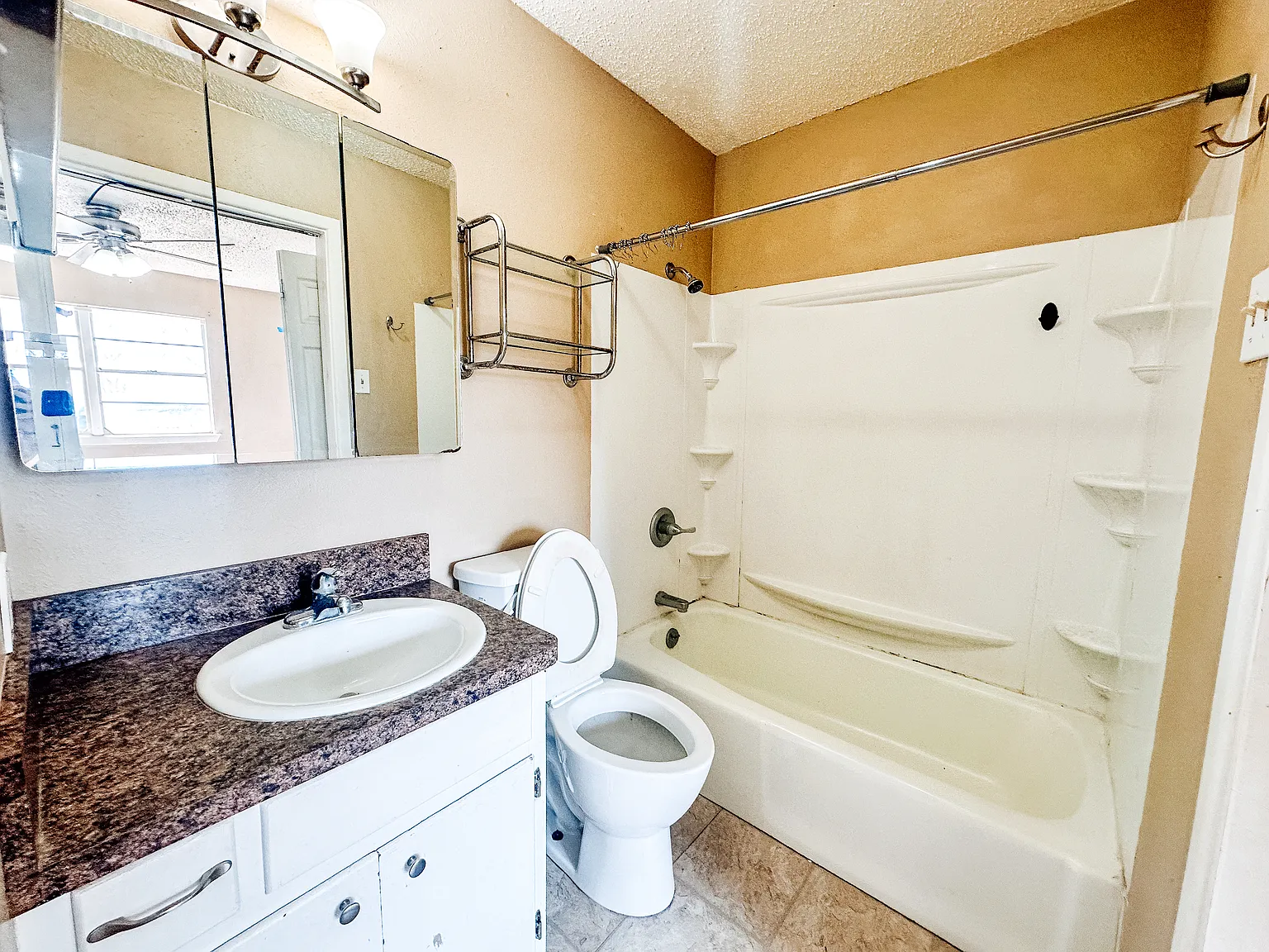 3 bed, 1239 sqft, $1,400 — Photo 4