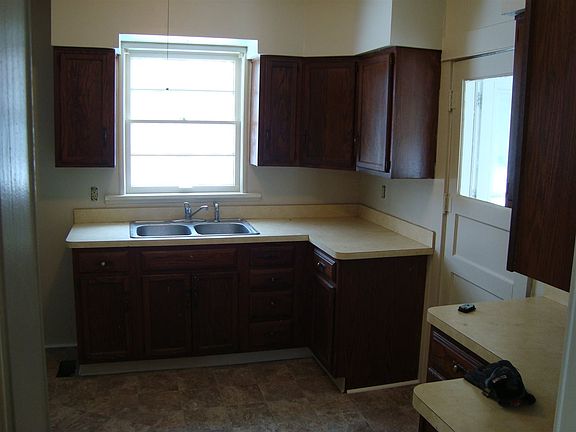 4th image of 601 Country Club Dr