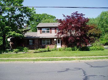 1st image of 39 Christopher Dr