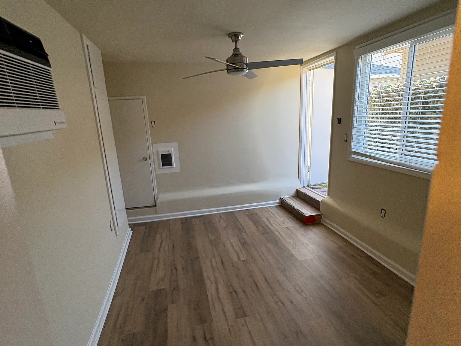 Studio, 450 sqft, $1,595 — Photo 3