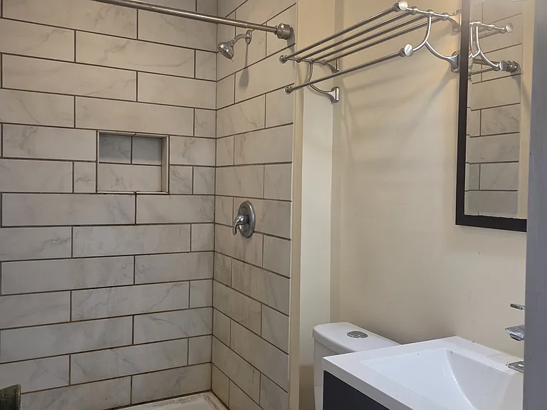 608 Dupont Dr — Photo 4
