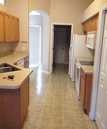 4th image of 3723 Meadow Green Dr