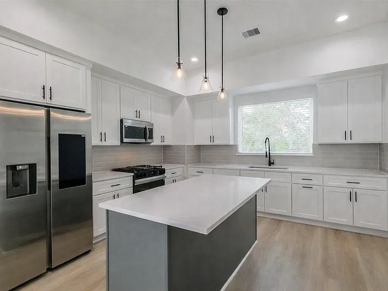 5703 Balbo St #F — Photo 12