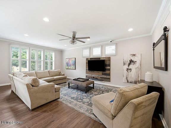 5th image of 3811 Creekshire Dr