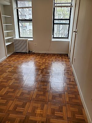 2nd image of 531 E 6th St APT D2