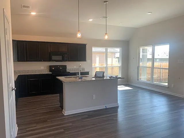 1818 Bayou Wood Ln — Photo 5