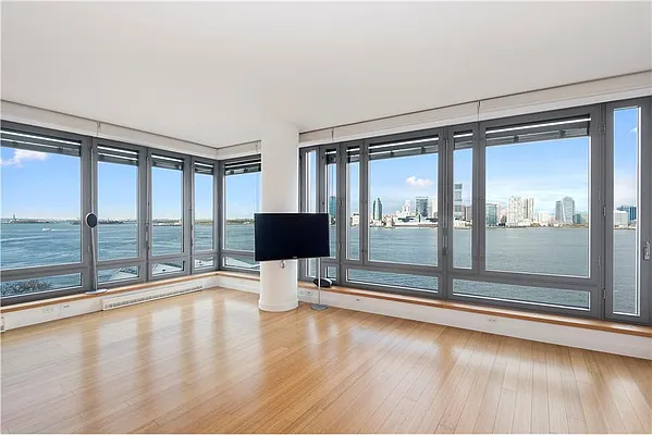 Rented by R New York | media 22