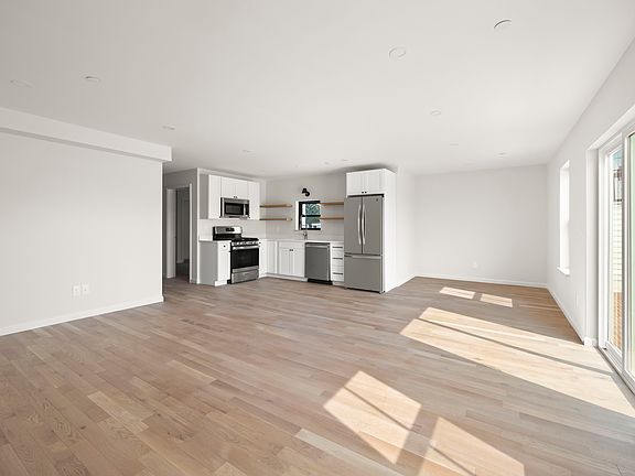 5th image of 432 Warren St #4F