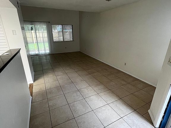 3rd image of 1224 Bayshore Dr N