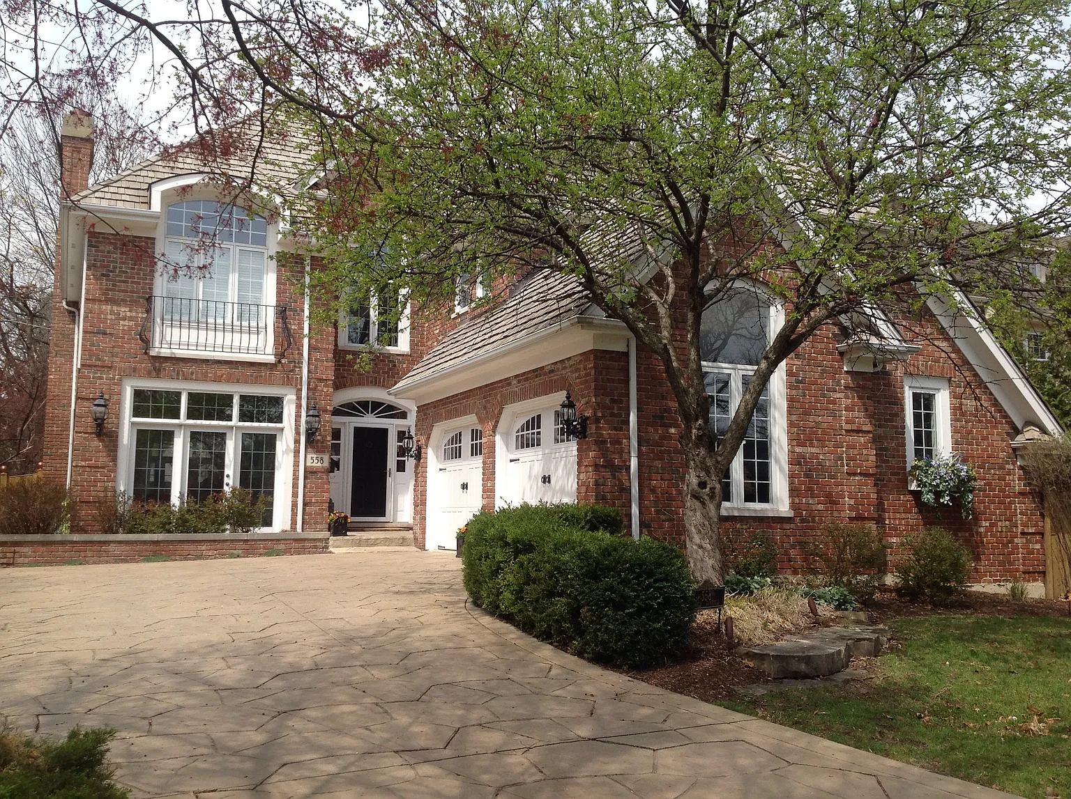 558 N Garfield Ave photo 1