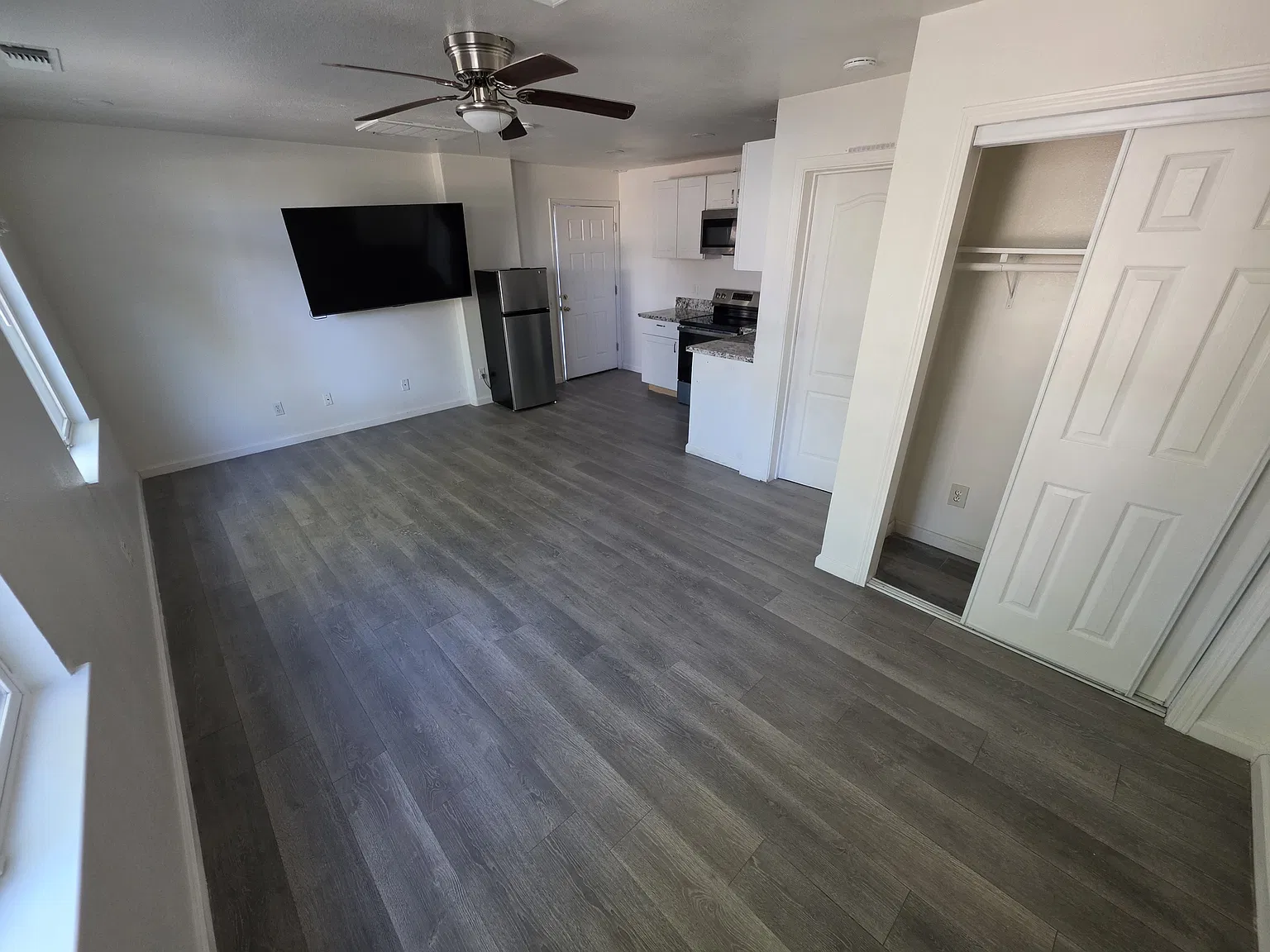 Studio, 200 sqft, $1,250 — Photo 2