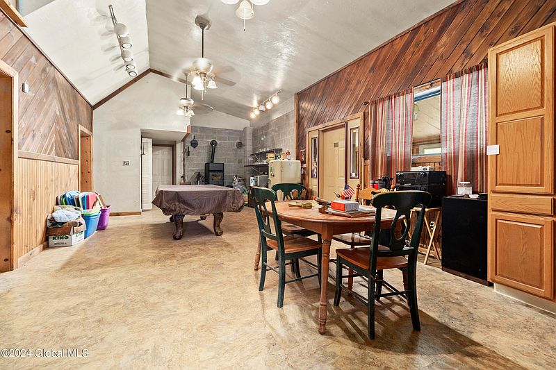 5th image of 131 Quackenbush Street