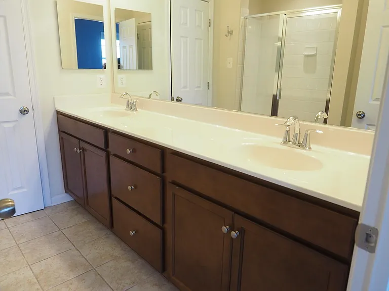 A double sink relieves morning traffic congestion in the bathroom!