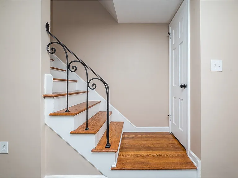 651 Royce Ave — Photo 13