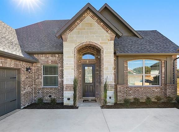 2nd image of 3001 Nob Hill Dr