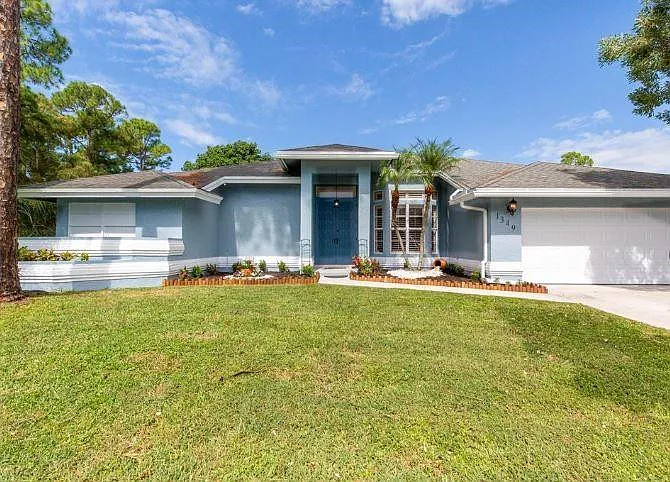 3 bed, 2.0 bath, 2074 sqft, $5,000 — Photo 2