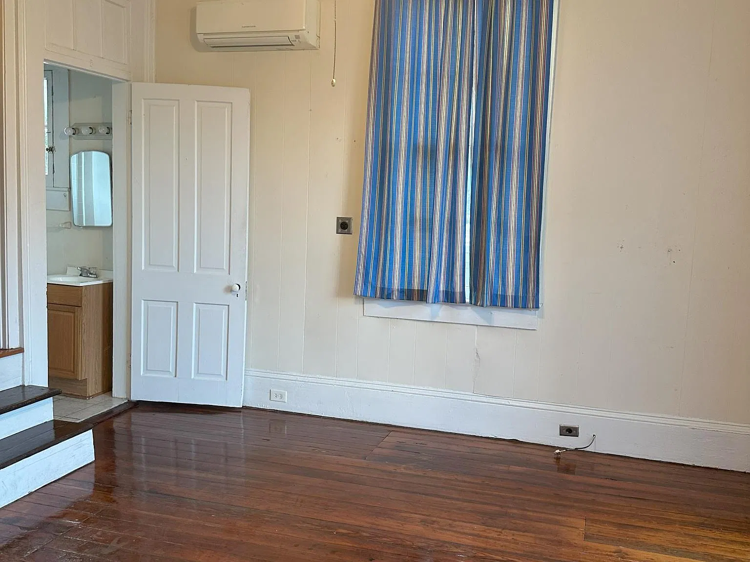 1 bed, 900 sqft, $1,300 — Photo 4