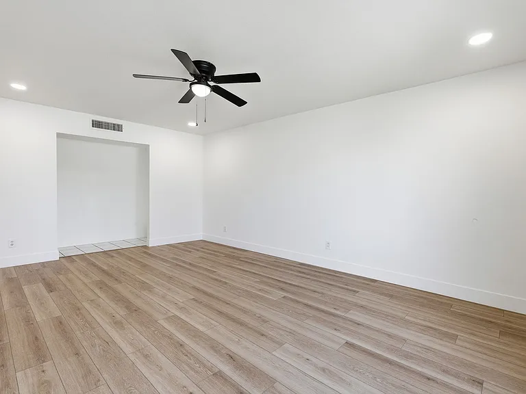 209 E Cairo Dr — Photo 14