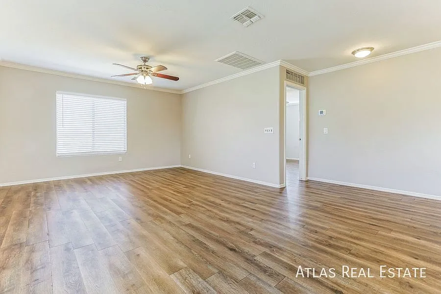 Detailed 4 Bed / 3 Bath 2 Story in San Tan Valley ! With a POOL! — Photo 3