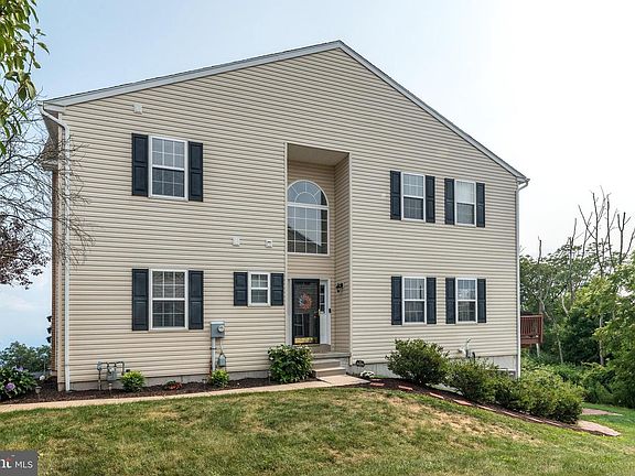 3rd image of 85 Green View Dr