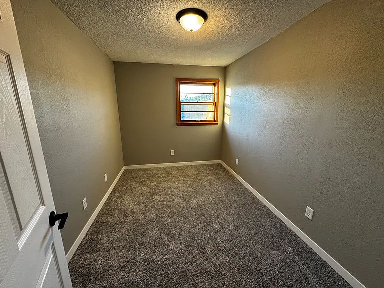 402 Butler Ave #C — Photo 15