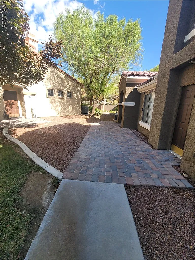 2 bed, 2.5 bath, 1507 sqft, $1,904 — Photo 4